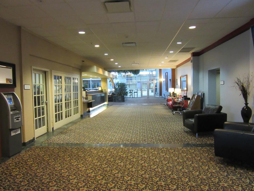 Atrium Hotel & Conference Center Hutchinson Exteriör bild